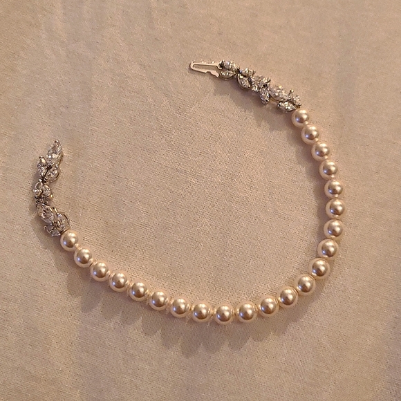Swarovski Louison Pearl Bracelet - Picture 2 of 5